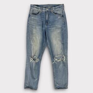 American Eagle Ripped Mom Jeans Size 6 Regular